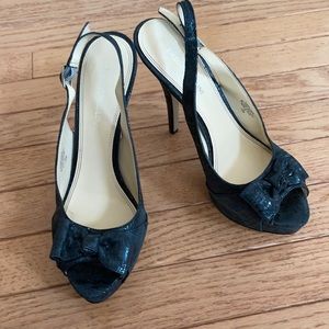 Enzo Angiolini Navy Pump